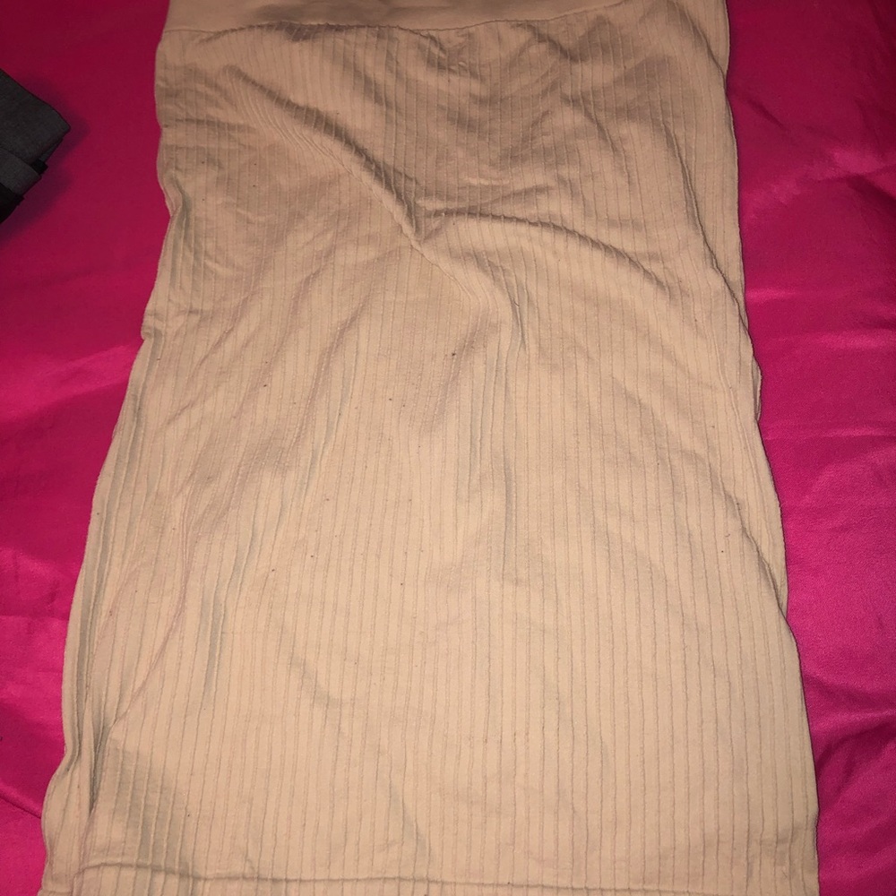 Beige ribbed knit skirt